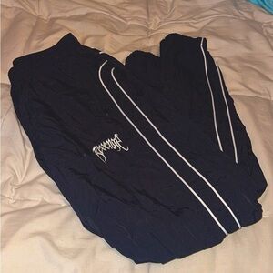 Size LARGE fits more like a medium ! Men’s Tracksuit pants, hardly worn.